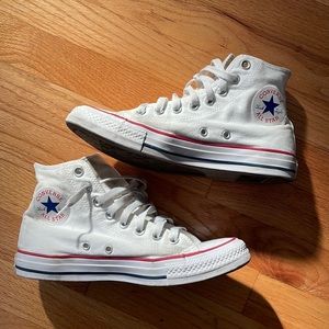 Women’s 8.5 / Men’s 6.5 Converse in White